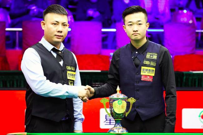 他咬牙坚持 他咬牙坚持